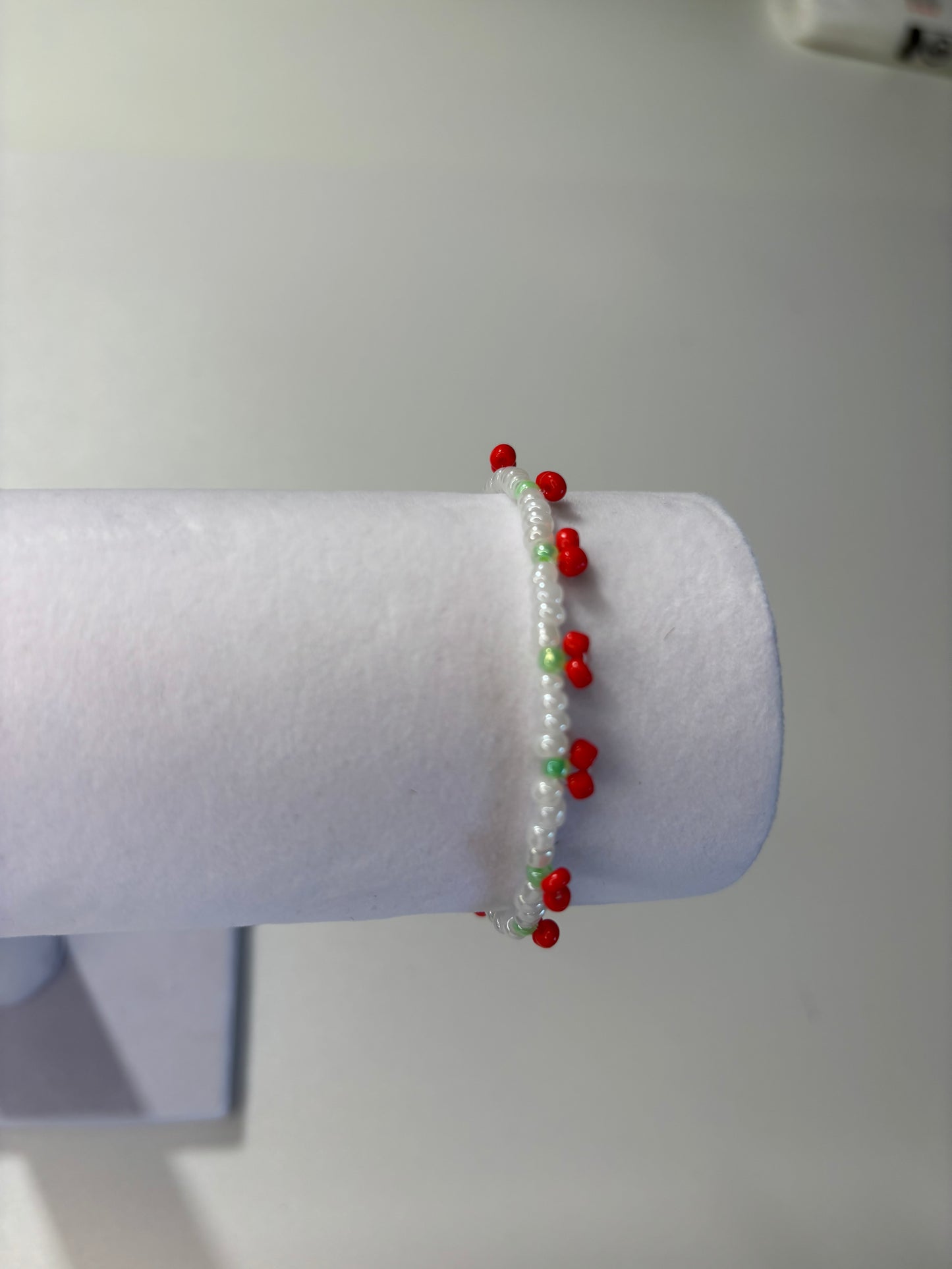 Cherry beaded armbandje