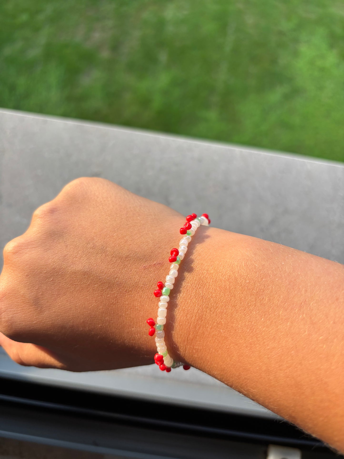 Cherry beaded armbandje